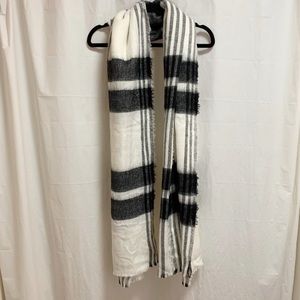 LeChateau Classy Black & White Blanket Scarf